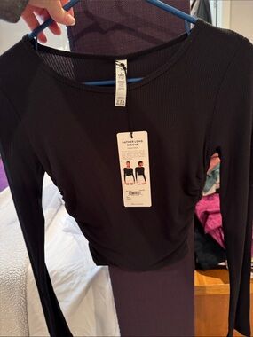 ALO Yoga Gathered Ribbed Long Sleeve Top - Black